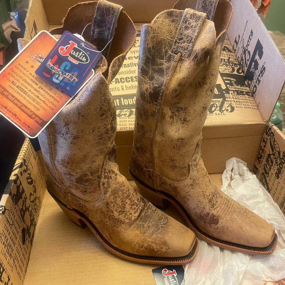 Women’s Justin Boots